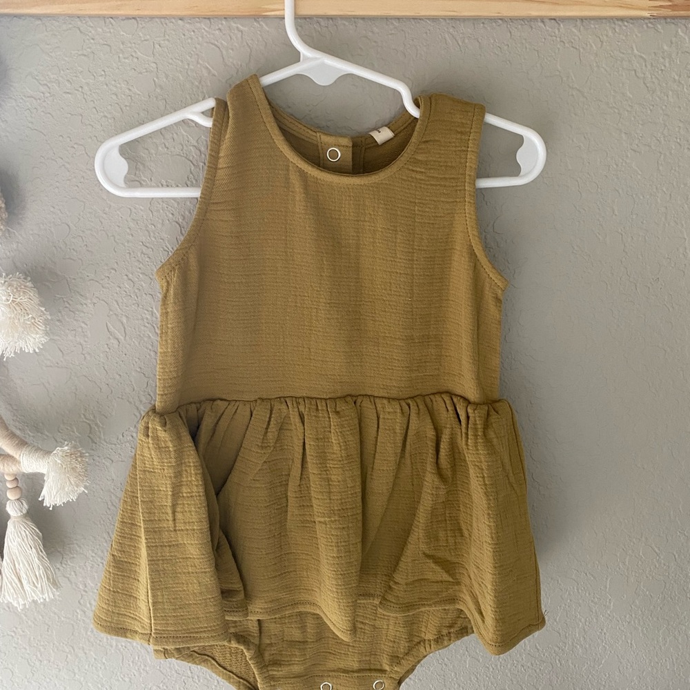 NWT Quincy Mae skirted bodysuit 12 month